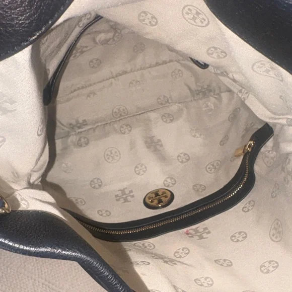 Tory Burch Amanda Foldover
Crossbody Leather Bag. GUC - Picture 7 of 12